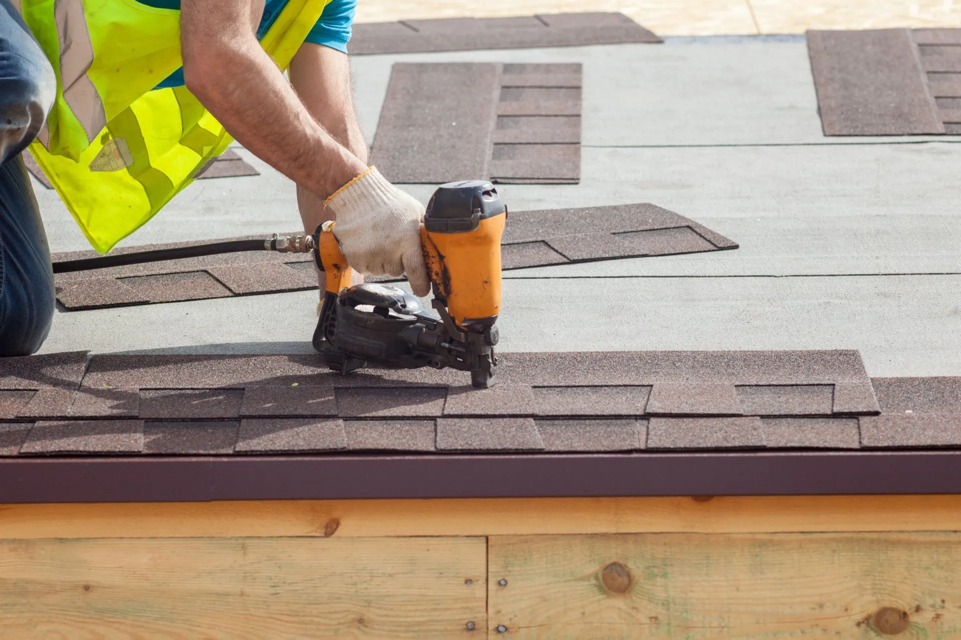 How You Can Save Money with a New Roof Installation